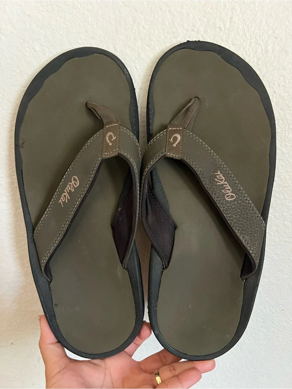 OluKai Ohana Men's Sandals, Water Resistant Flip Flops with Arch Support Size 11